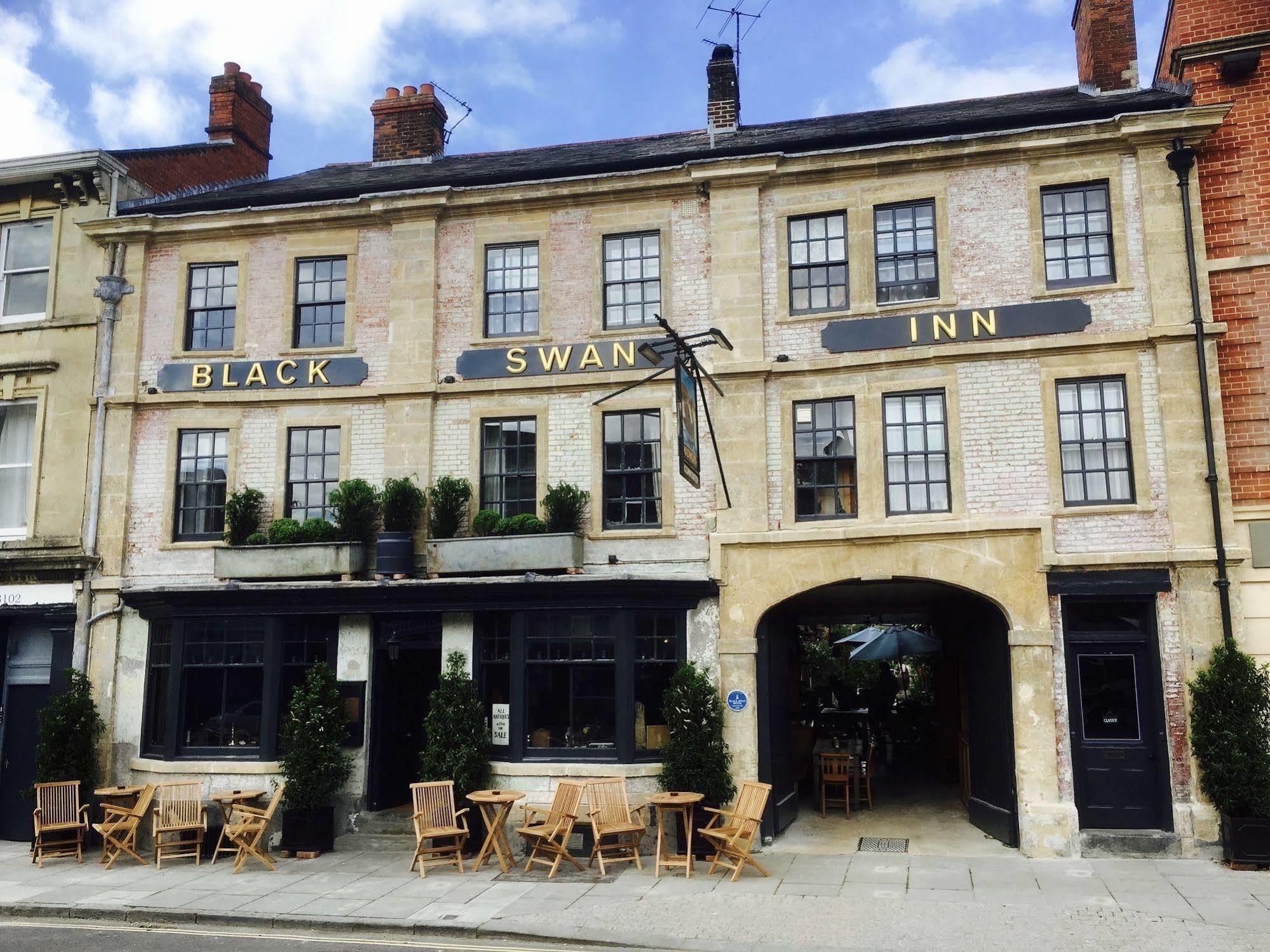 Black Swan Hotel Devizes Bagian luar foto