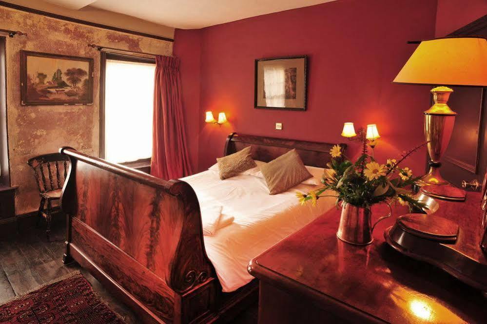 Black Swan Hotel Devizes Bagian luar foto